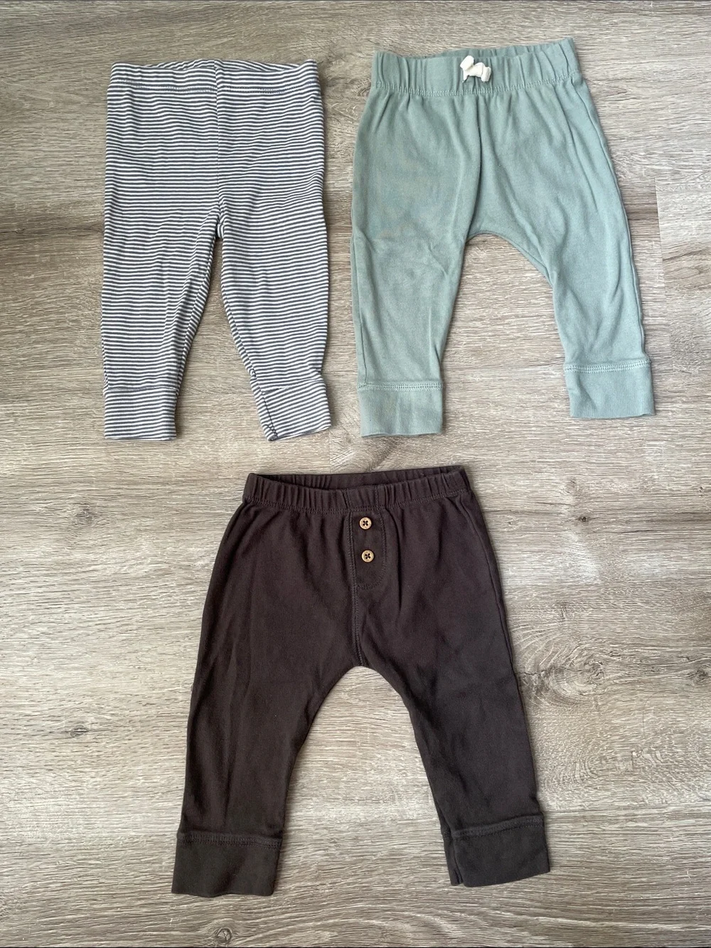 Carter’s 3 bottom bundle size 9 months